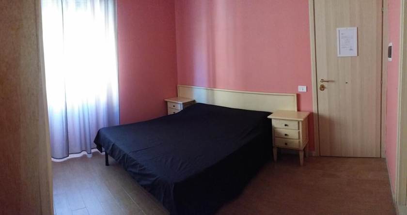 Imagen de la habitación del Hotel Torvaianica. Foto 10