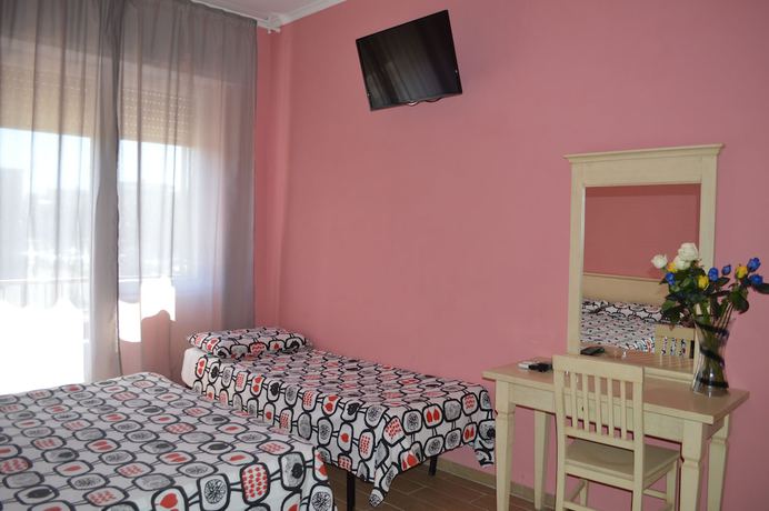 Imagen de la habitación del Hotel Torvaianica. Foto 13