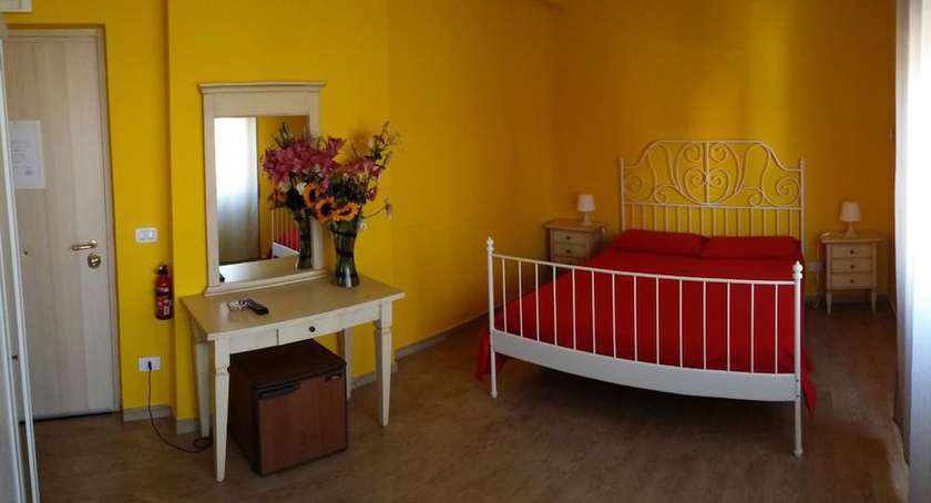 Imagen de la habitación del Hotel Torvaianica. Foto 14