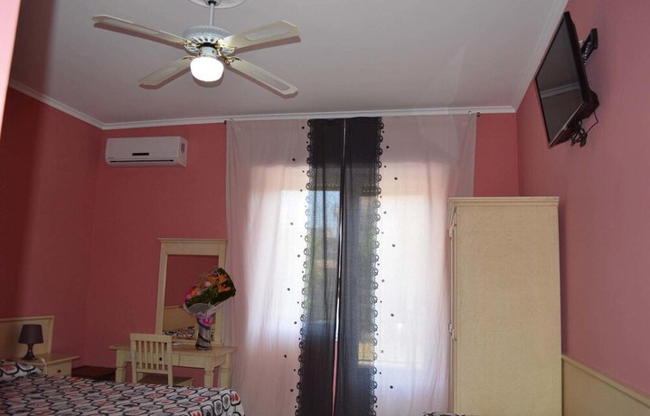 Imagen de la habitación del Hotel Torvaianica. Foto 17