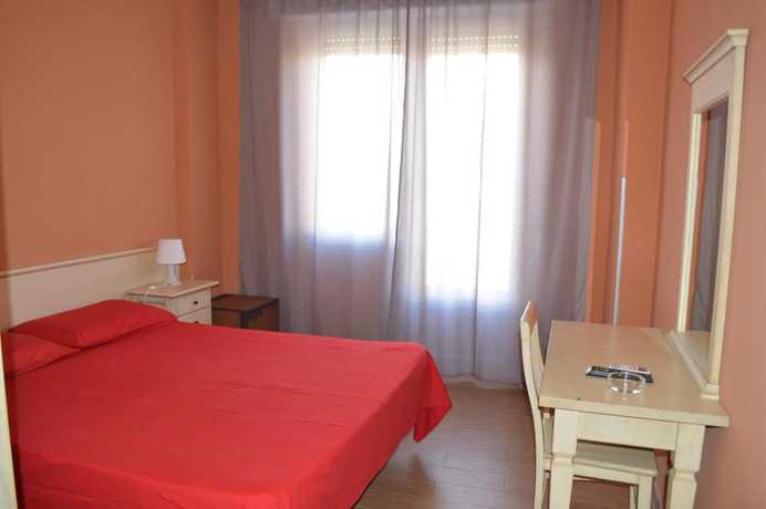 Imagen de la habitación del Hotel Torvaianica. Foto 18