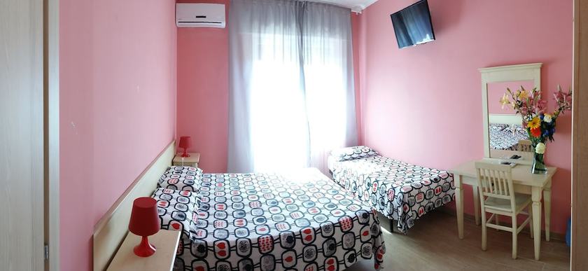 Imagen de la habitación del Hotel Torvaianica. Foto 19