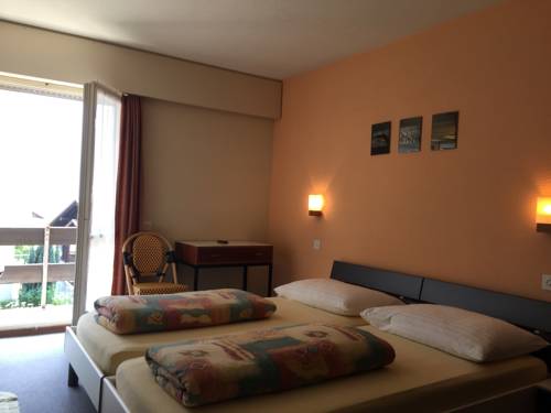 Imagen de la habitación del Hotel Tourist. Foto 2