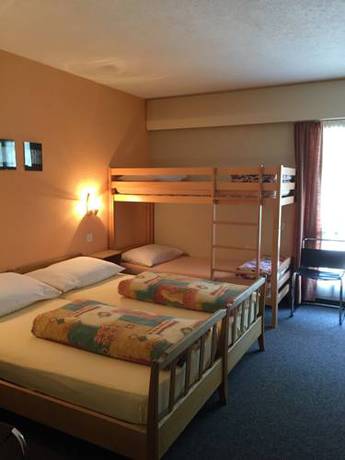 Imagen de la habitación del Hotel Tourist. Foto 5