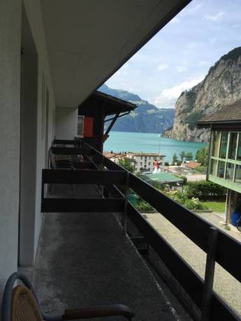 Imagen de la habitación del Hotel Tourist. Foto 7