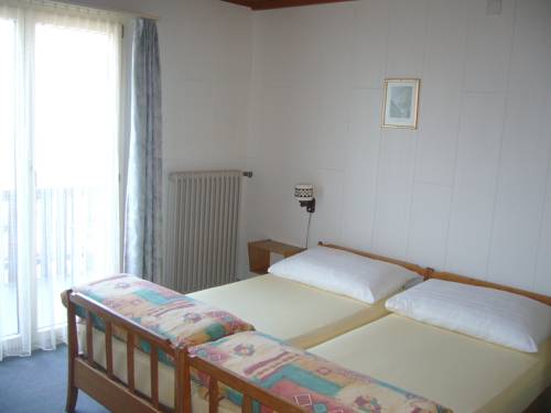 Imagen de la habitación del Hotel Tourist. Foto 9