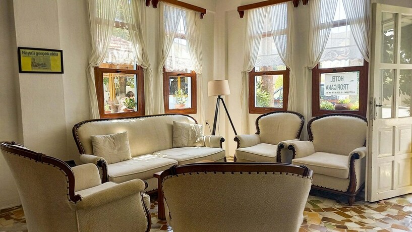 Imagen general del Hotel Tropicana. Foto 18