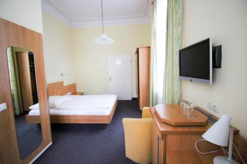 Imagen de la habitación del Hotel Uhland. Foto 4