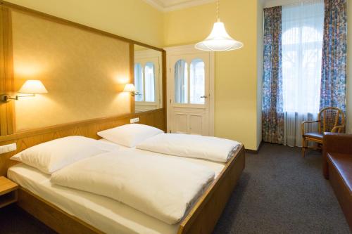 Imagen de la habitación del Hotel Uhland. Foto 5