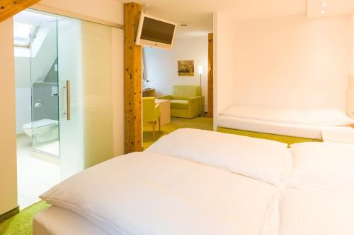 Imagen de la habitación del Hotel Uhland. Foto 6