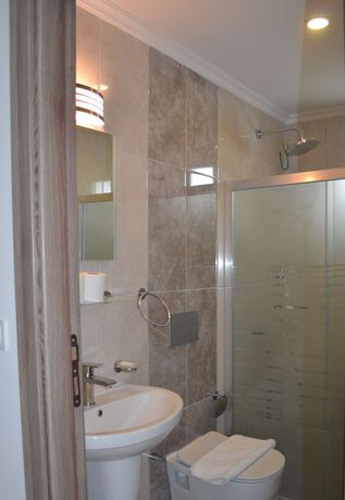 Imagen de la habitación del Hotel Uygar. Foto 15