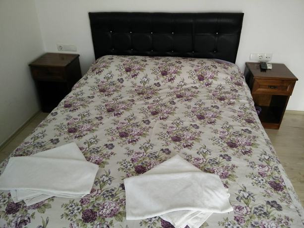 Imagen de la habitación del Hotel Uygar. Foto 17