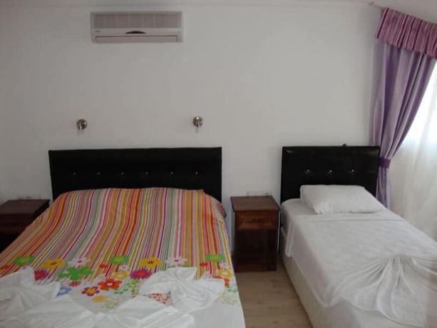 Imagen de la habitación del Hotel Uygar. Foto 18