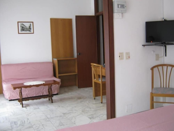 Imagen de la habitación del Hotel Valentino. Foto 16