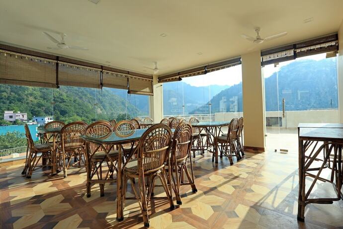 Imagen del bar/restaurante del Hotel Vedas Tapovan. Foto 4