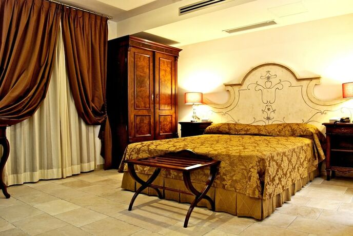 Imagen de la habitación del Hotel Vico Regio. Foto 16