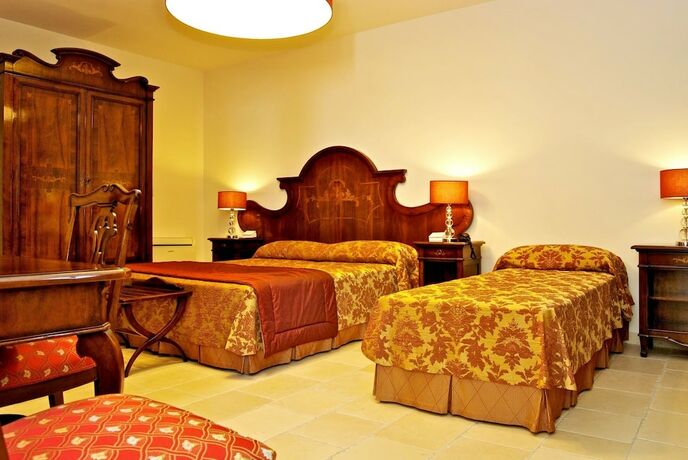 Imagen de la habitación del Hotel Vico Regio. Foto 17