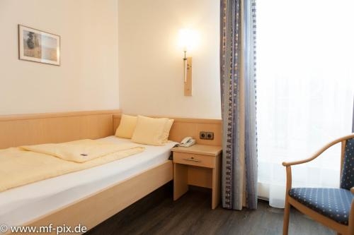 Imagen de la habitación del Hotel Vier Jahreszeiten. Foto 7