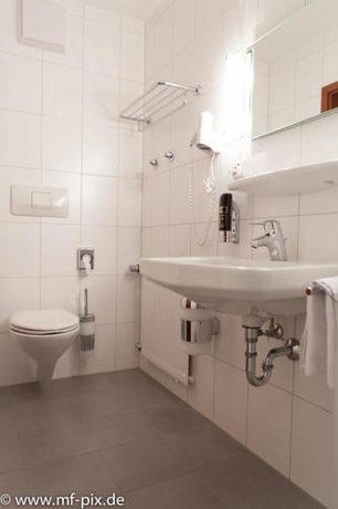 Imagen de la habitación del Hotel Vier Jahreszeiten. Foto 8