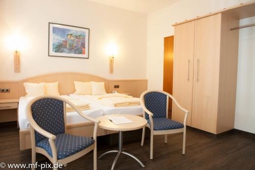 Imagen de la habitación del Hotel Vier Jahreszeiten. Foto 10