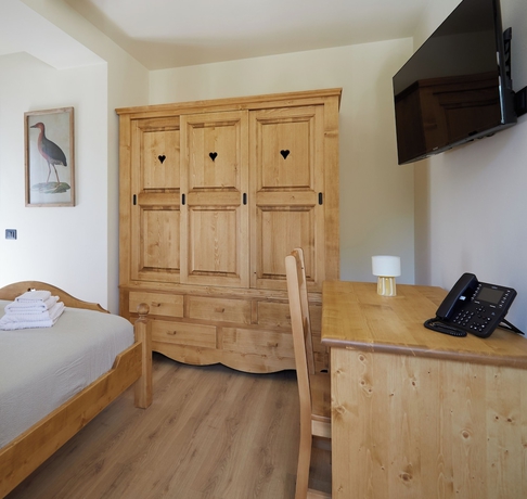Imagen de la habitación del Hotel Villa Alpina. Foto 9
