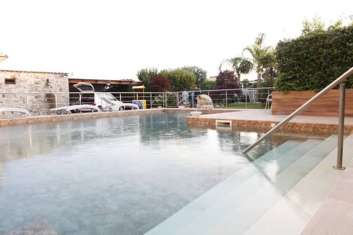 Imagen de la piscina del Hotel Villa Clementina. Foto 17