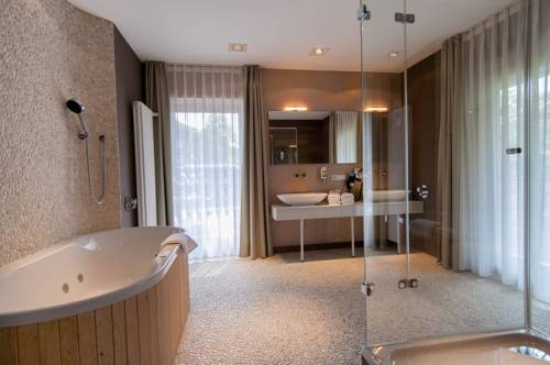 Imagen de la habitación del Hotel Villa Lago. Foto 6