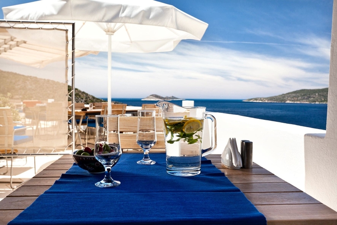 Imagen del bar/restaurante del Hotel Villa Mahal - Adults Only. Foto 3