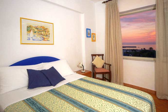 Imagen de la habitación del Hotel Villa Mena. Foto 13