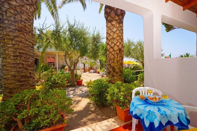 Imagen de la habitación del Hotel Villa Mena. Foto 16