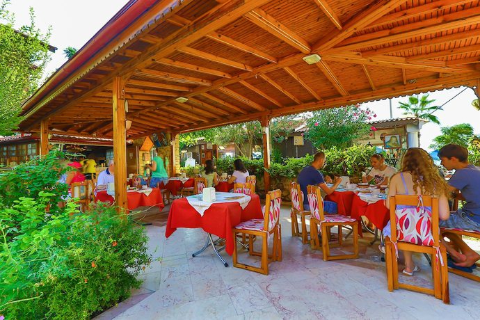 Imagen del bar/restaurante del Hotel Villa Onemli. Foto 3