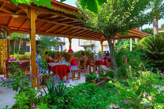 Imagen del bar/restaurante del Hotel Villa Onemli. Foto 4