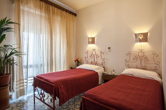 Imagen de la habitación del Hotel Villa Rosa. Foto 6