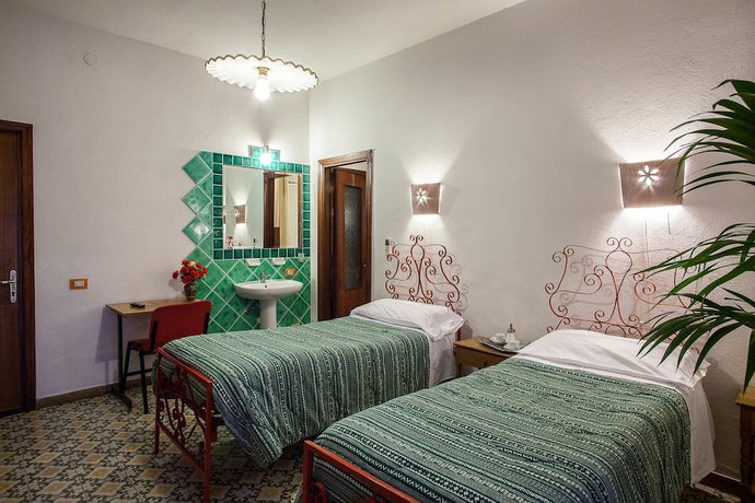 Imagen de la habitación del Hotel Villa Rosa. Foto 9