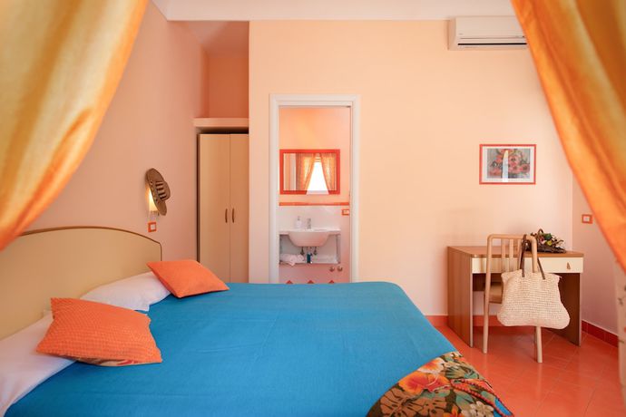 Imagen de la habitación del Hotel Villa Sirena. Foto 8