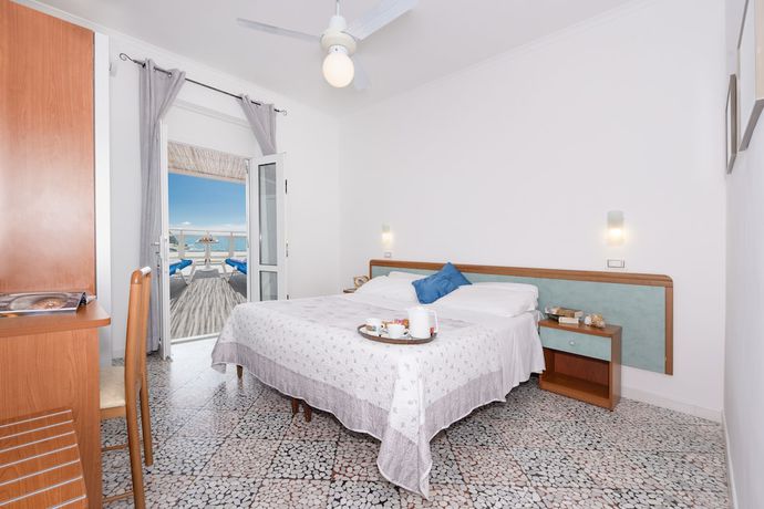 Imagen de la habitación del Hotel Villa Sirena, Sant'Angelo. Foto 3