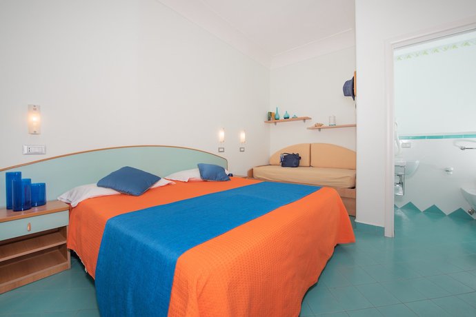 Imagen de la habitación del Hotel Villa Sirena, Sant'Angelo. Foto 19