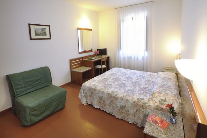 Imagen de la habitación del Hotel Villalago. Foto 5