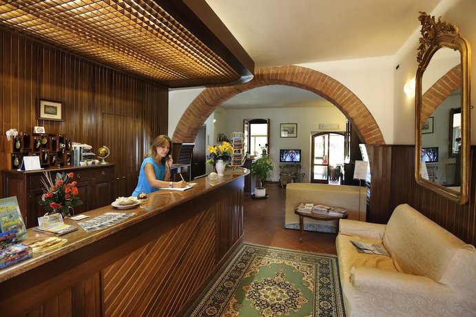 Imagen de los interiores del Hotel Villalago. Foto 7
