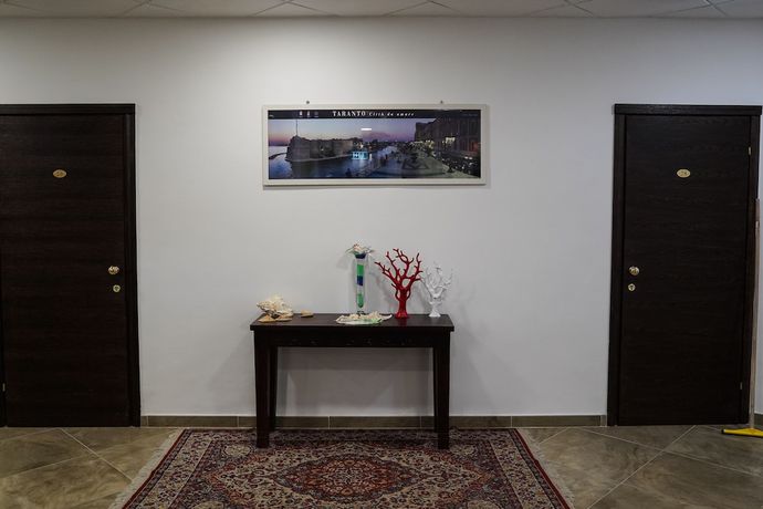 Imagen de los interiores del Hotel Virgilio. Foto 16
