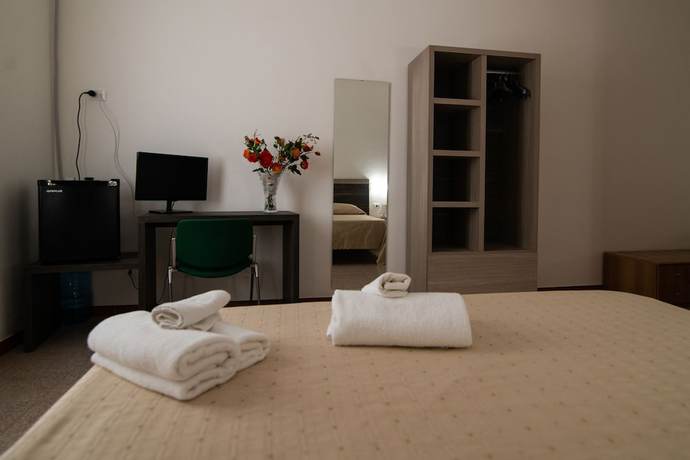 Imagen de la habitación del Hotel Virgilio. Foto 15