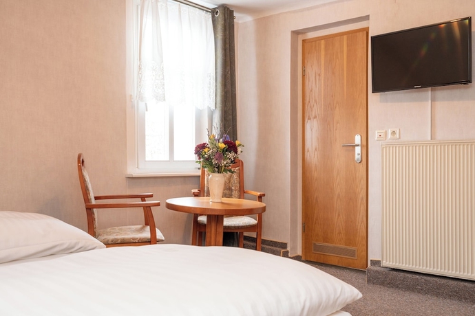 Imagen de la habitación del Hotel Waldhaus Waltershausen. Foto 11