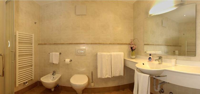 Imagen de la habitación del Hotel Weisses Rössl - Cavallino Bianco. Foto 13