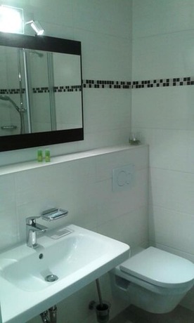 Imagen de la habitación del Hotel Wei&szlig;e Elster. Foto 7