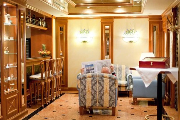Imagen de los interiores del Hotel Wei&szlig;es Ro&szlig; Marienberg. Foto 17