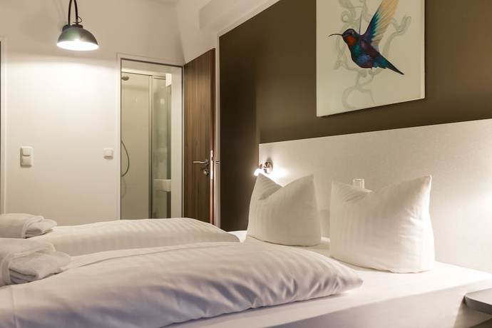 Imagen de la habitación del Hotel West. Foto 1