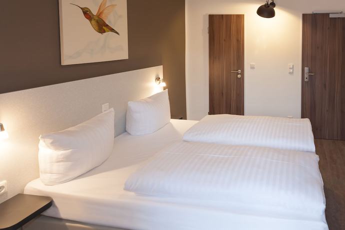Imagen de la habitación del Hotel West. Foto 4