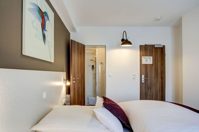 Imagen de la habitación del Hotel West. Foto 8