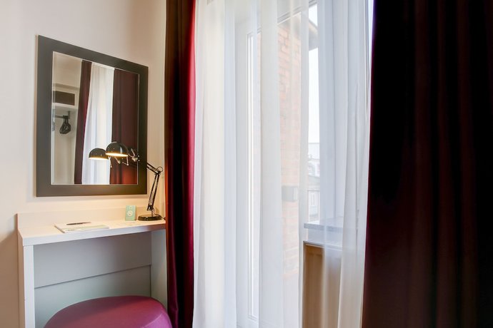 Imagen de la habitación del Hotel West. Foto 12