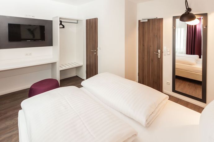 Imagen de la habitación del Hotel West. Foto 16